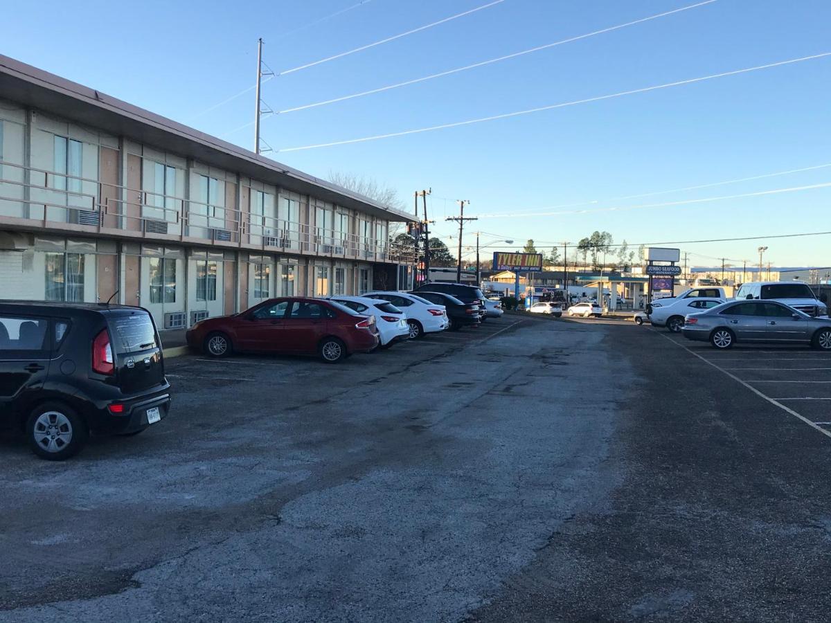 Tyler Inn & Suites Exterior foto